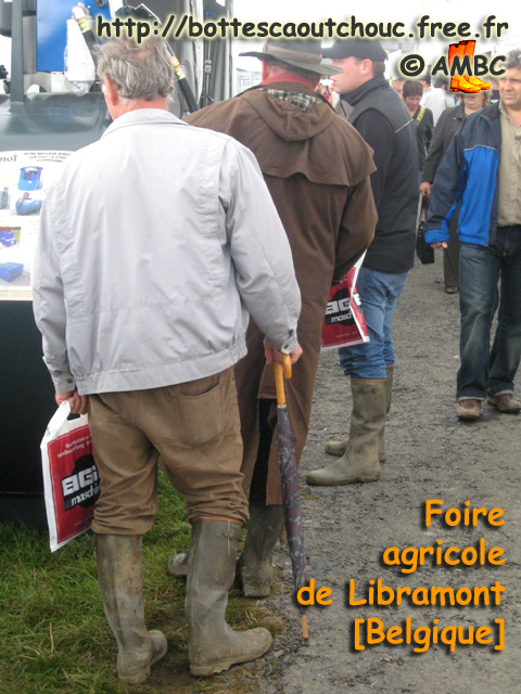Farmers in rubber boots. Gummistiefel, botas de goma, bottes en caoutchouc, rubber laarzen, 2007.