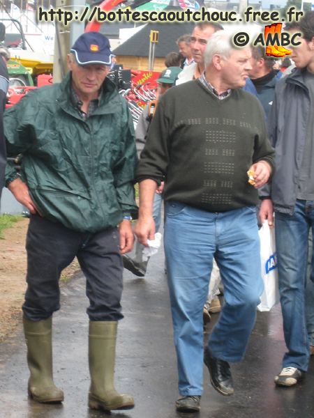 Wearing Purofort wellies. Gummistiefel, botas de goma, bottes en caoutchouc, rubber laarzen, 2007.