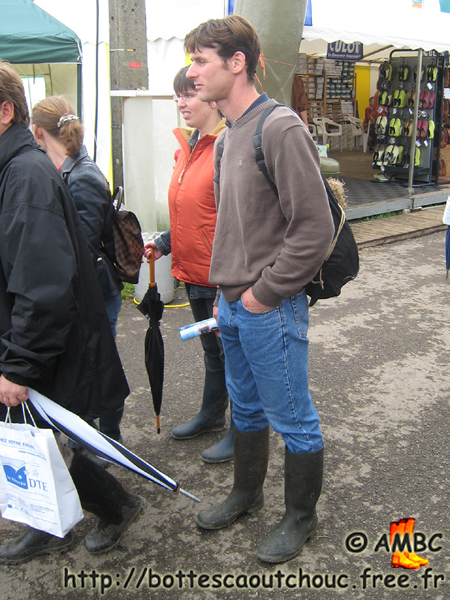 They all wear rubber boots.  Gummistiefel, botas de goma, bottes en caoutchouc, rubber laarzen, 2007.