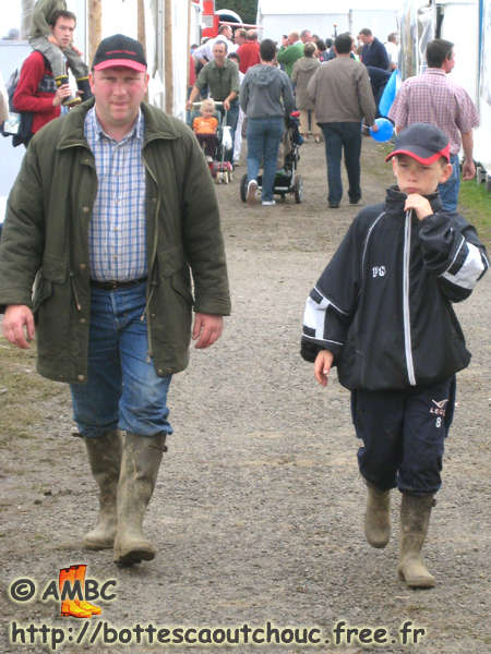 Father and son in wellies, in Libramont. Gummistiefel, botas de goma, bottes en caoutchouc, rubber laarzen, 2007.