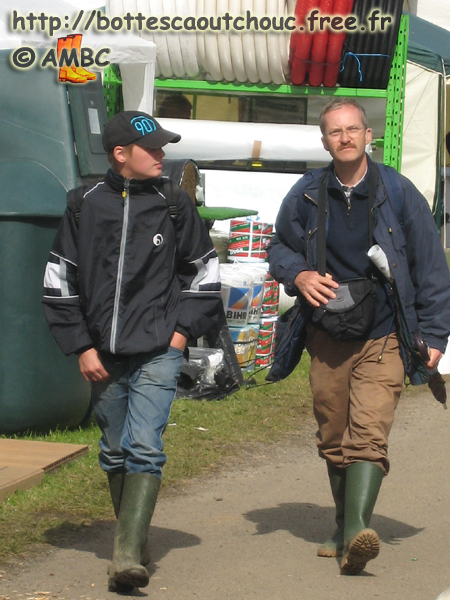 Father and son in wellies, in Libramont. Gummistiefel, botas de goma, bottes en caoutchouc, rubber laarzen, 2007.