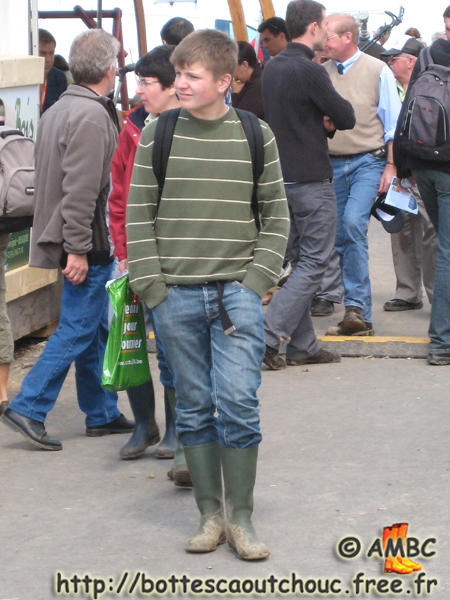 Young guy wearing wellies. Gummistiefel, botas de goma, bottes en caoutchouc, rubber laarzen, Libramont, 30 July 2007.