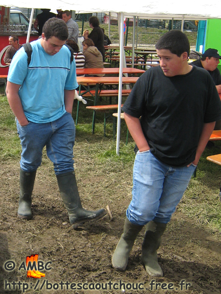Two brothers wearing gumboots. Gummistiefel, botas de goma, bottes en caoutchouc, rubber laarzen, Libramont, 30 July 2007.