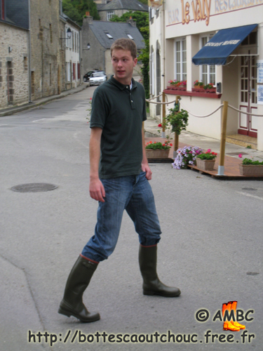 Wearing Benylsport in Daoulas, France, 2008. Gummistiefel, bottes caoutchouc.