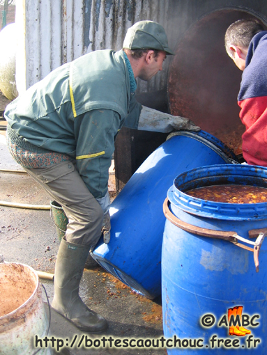 Wearing gloves and gumboots; Gummistiefel, 2007.