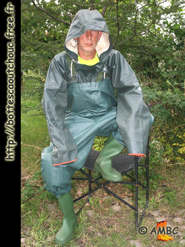 Mike wearing green PVC gear . Gummistiefel, bottes caoutchouc, rubber boots, Gummistövlar, 2012.