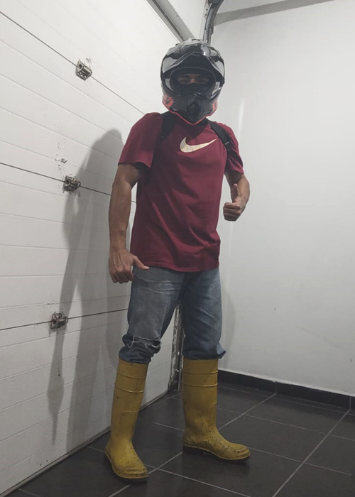 J'adore porter des bottes déjà portées. (2023)