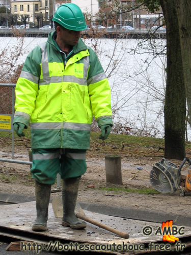 At the Seine river, 2006. Gummistiefel, bottes caoutchouc, rubber boots.