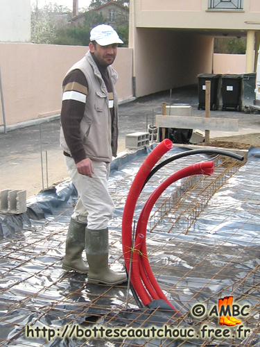 Concrete worker, Melun, 2007. Gummistiefel.
