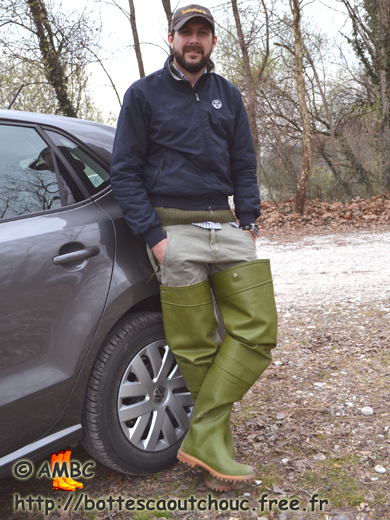 Paolo wearing Superga waders. Gummistiefel, stivali di gomma, bottes caoutchouc, rubber boots.