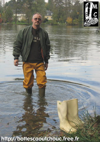 In the Seine river, autumn 2004