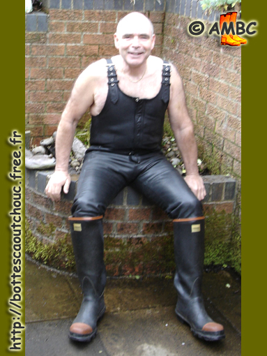 Wearing steel toe cap gumboots, Gummistiefel, March  2009.