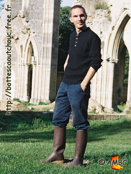 In front of Dammarie Les Lys Abbey.