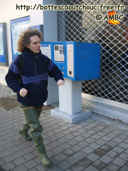 Walking in waders in Melun, 2006.