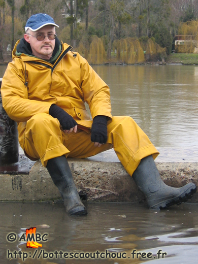 Pascal wearing Etché boots & PVC raingear.  Gummidtiefel, bottes caoutchouc, rubber boots, 2011.