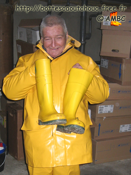 Hurra for yellow boots, Le Mée, 2006