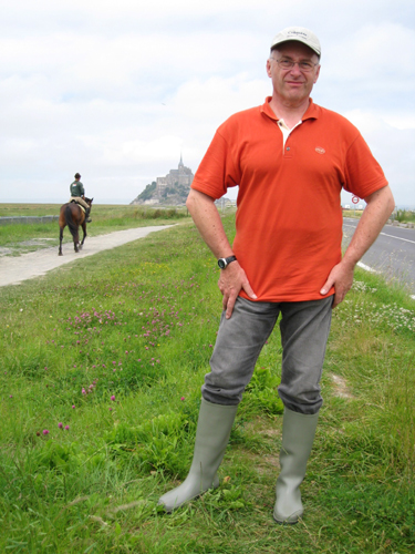 At Mont St Michel, wearing Baudou Hypermajor, 2008; Gummistiefel, bottes caoutchouc.