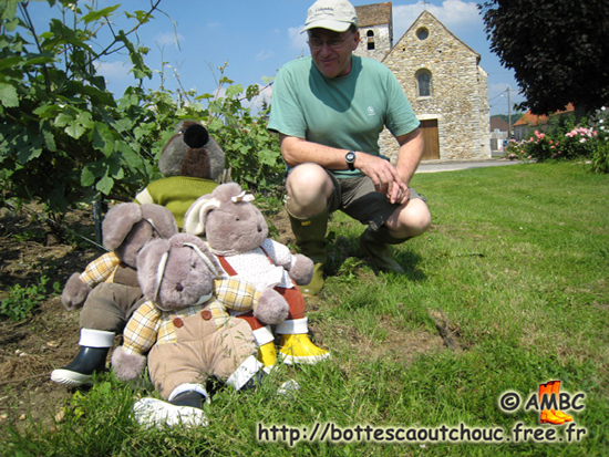 in Chmpagne with Lapinets rabbits, 2008; Gummistiefel, bottes caoutchouc.