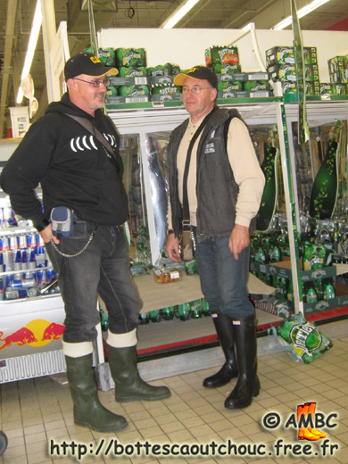 Pascal & Roger buying sparkling water, 2011. Gummistiefel, wellies, botas de goma, stivali di gomma, rubber laarzen, bottes caoutchouc.
