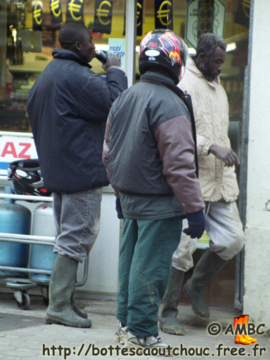 Workers walking from a shop in Chailly en Bière, 2002. Gummistiefel, wellies, botas de goma, stivali di gomma, rubber laarzen, bottes caoutchouc.