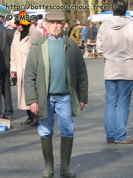 In a second hand  market, Seine & Marne, March 2006. 