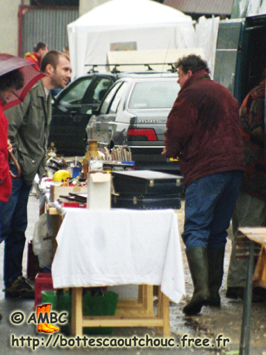 Under the rain, 2002; Gummistiefel, bottes caoutchouc.