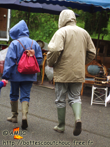 Booted couple under the rain, 2002. Gummistiefel, bottes caoutchouc.