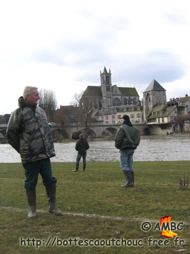 Welliemen at the Loing river, 2006.