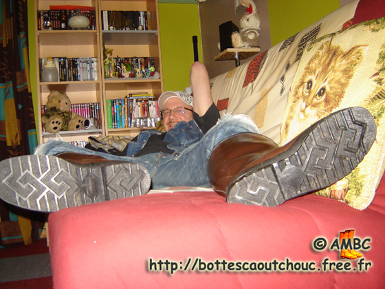 A nap wearing Viking Neptune rubber boots; 2011. Gummistiefel; rubber laarzen.