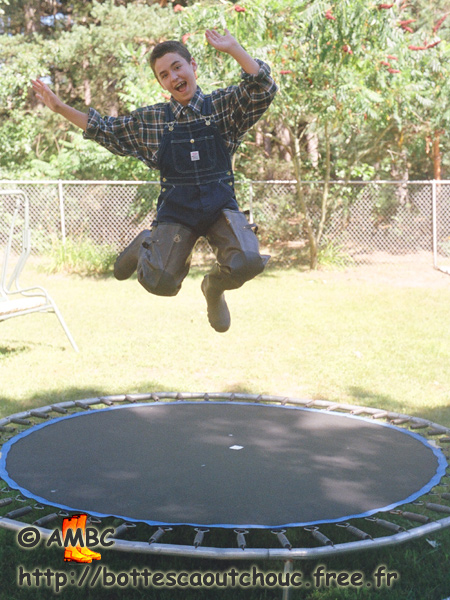 What a fun  to do trampolining in hip boots !