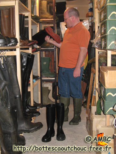 Trying rubber boots, HRB, 20 Sept 2007. Gummistiefel.