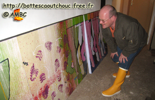 in front of P. Nolsen picture, HRB,  Sept 2007. Gummistiefel.