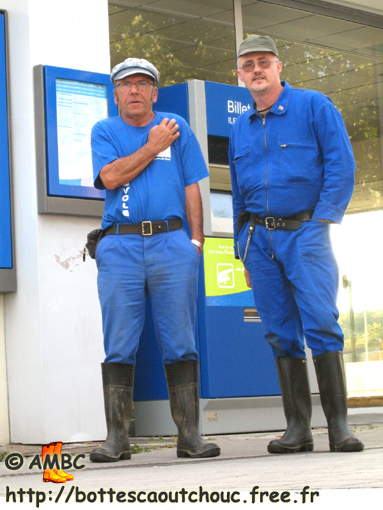 Christian & Pascal at Le Mée station, Sept 2007. Gummistiefel.