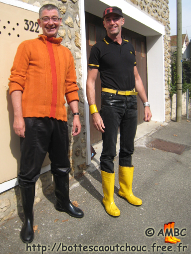 Ton & Ton wearing wellies,22 Sept 2007. Rubber laarzen.