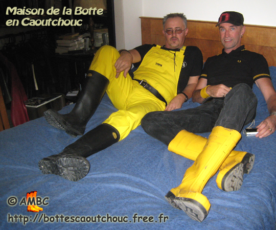 Pascal & Ton, in black & yellow, HRB, 22 Sept 2007. Rubber laarzen.
