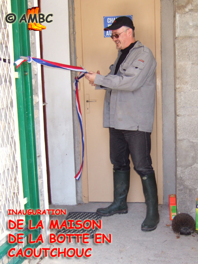 Pascal is cutting the  ribbon, 03 June 2006.