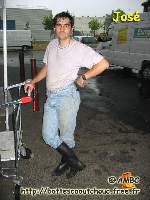 José in Grigny : some help ! Rubber laarzen, Gummistiefel, stivali di gomma.