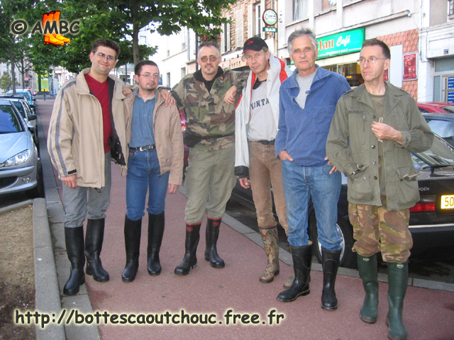 The removal men in Melun, July 2005.