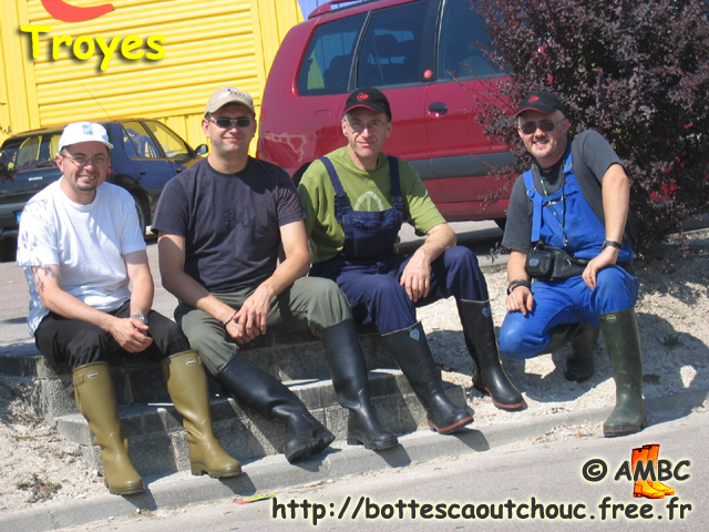 Fabrice, Frédéric, Roger & Pascal at troyes, August 2005.