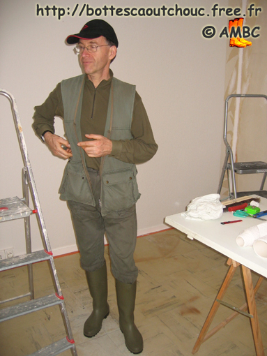 Roger wearing Hypermajor wellies; August 2005. Rubber laarzen, Gummistiefel, stivali di gomma.