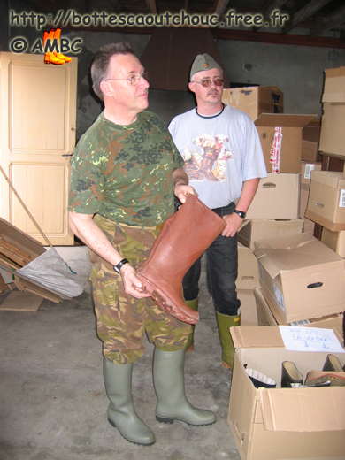 Roger appreciating Baudou boots, April 2007.