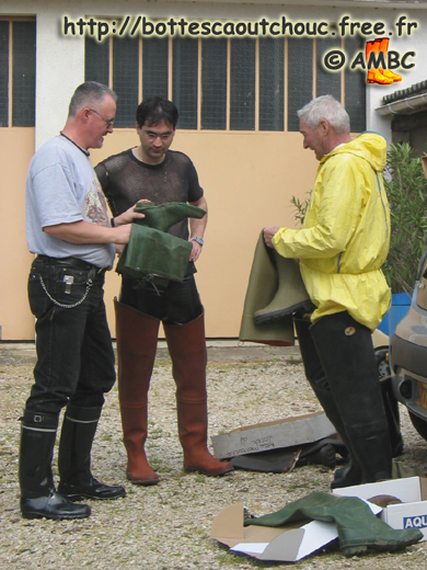 We compare rubber hip boots at the House, April 2007. Gummistiefel, rubber boots.