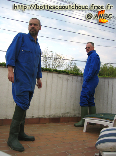 Celso & Pascal wearing blue overalls, April 2007. Gummistiefel, rubber boots.