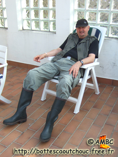 Jean-Pierre wearing Parcours boots, April 2007. Gummistiefel, rubber boots.
