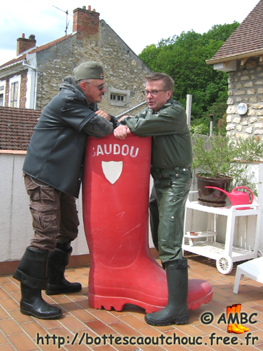 Pascal & Raine at the red Baudou boot, May 2007. Gummistiefel, rubber boots.