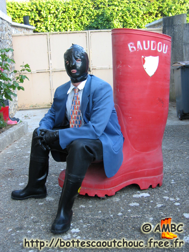 Suit, hood & waders, May 2007. Gummistiefel, rubber boots.