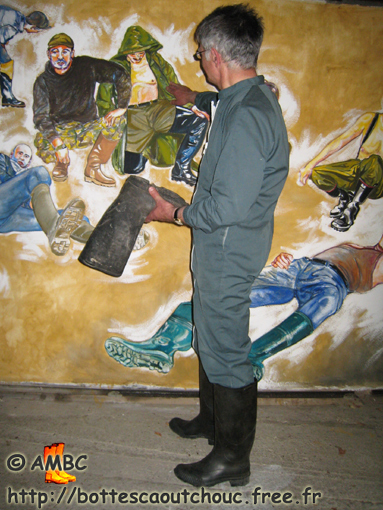 Wearing overalls & old wellies at the fresco, June 2007. Gummistiefel, rubber boots.