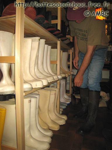 Hurrah for white wellies ! June 2007. Gummistiefel, rubber boots.