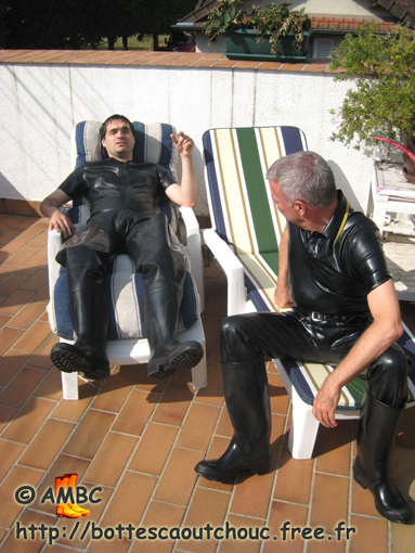 José-Luis & Jean : some rest on the terrace, 21 July 2007. Gummistiefel.