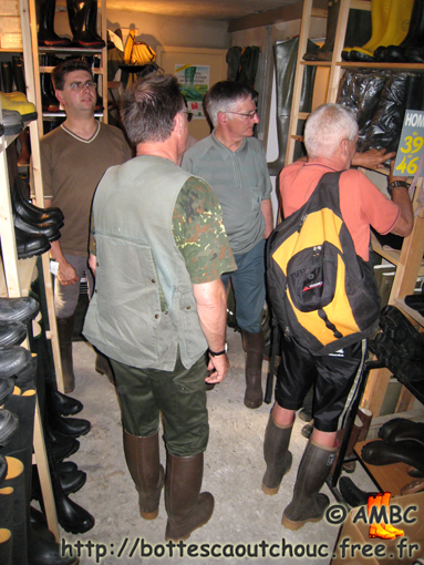 Buying rubber boots at the HRB, Sept. 2007. Gummistiefel.